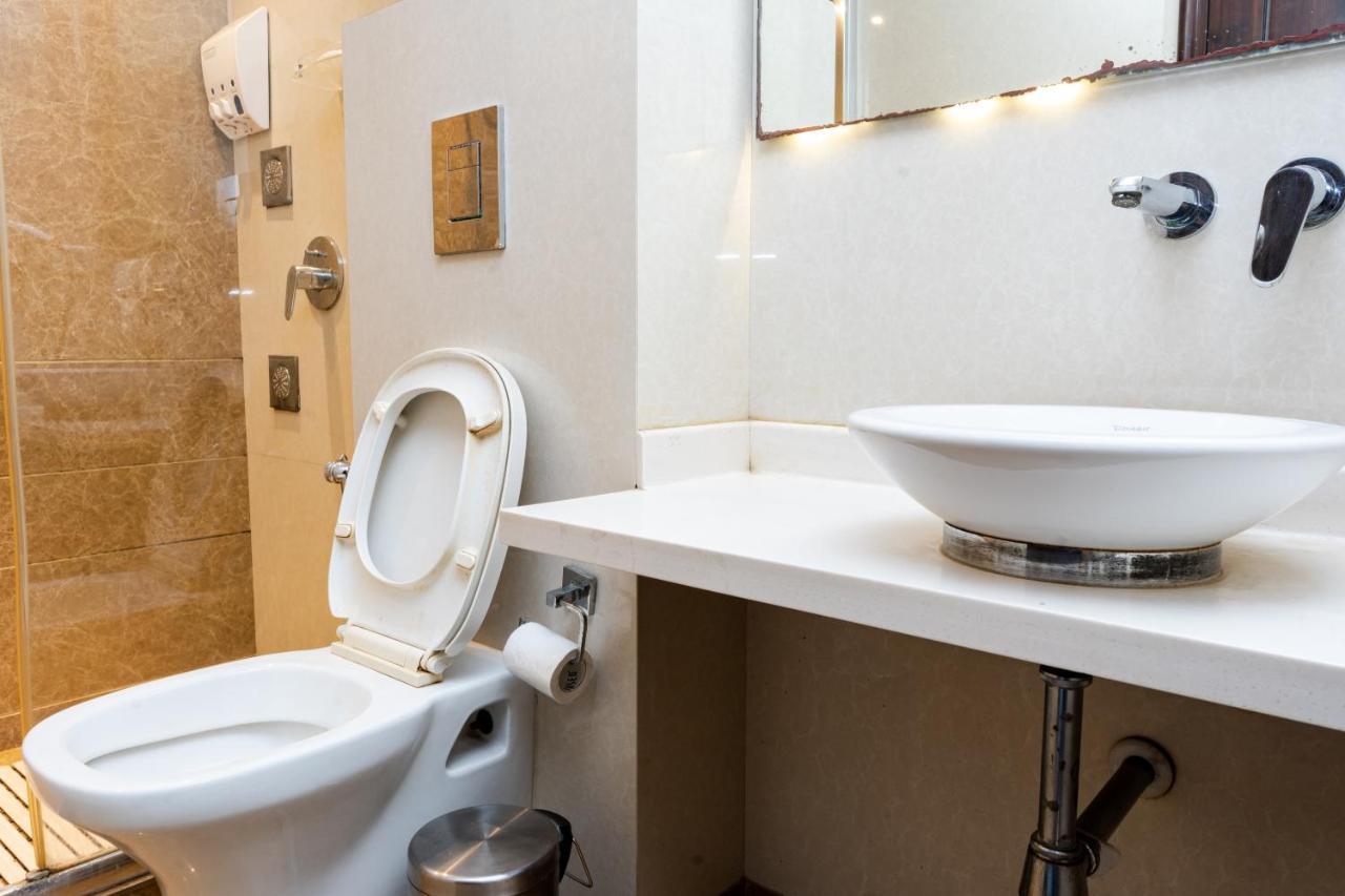 Hotel Hotel Grand Godwin Near New Delhi Railway Stn Offers Free Airport Pick-Up