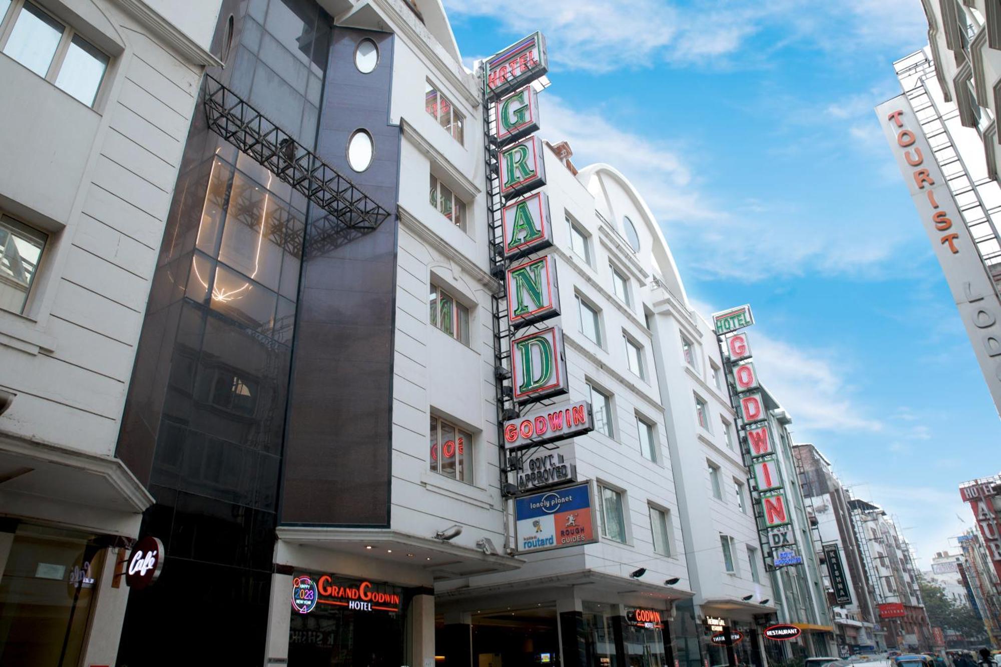 Hotel Grand Godwin Near New Delhi Railway Stn Offers Free Airport Pick-Up 4*