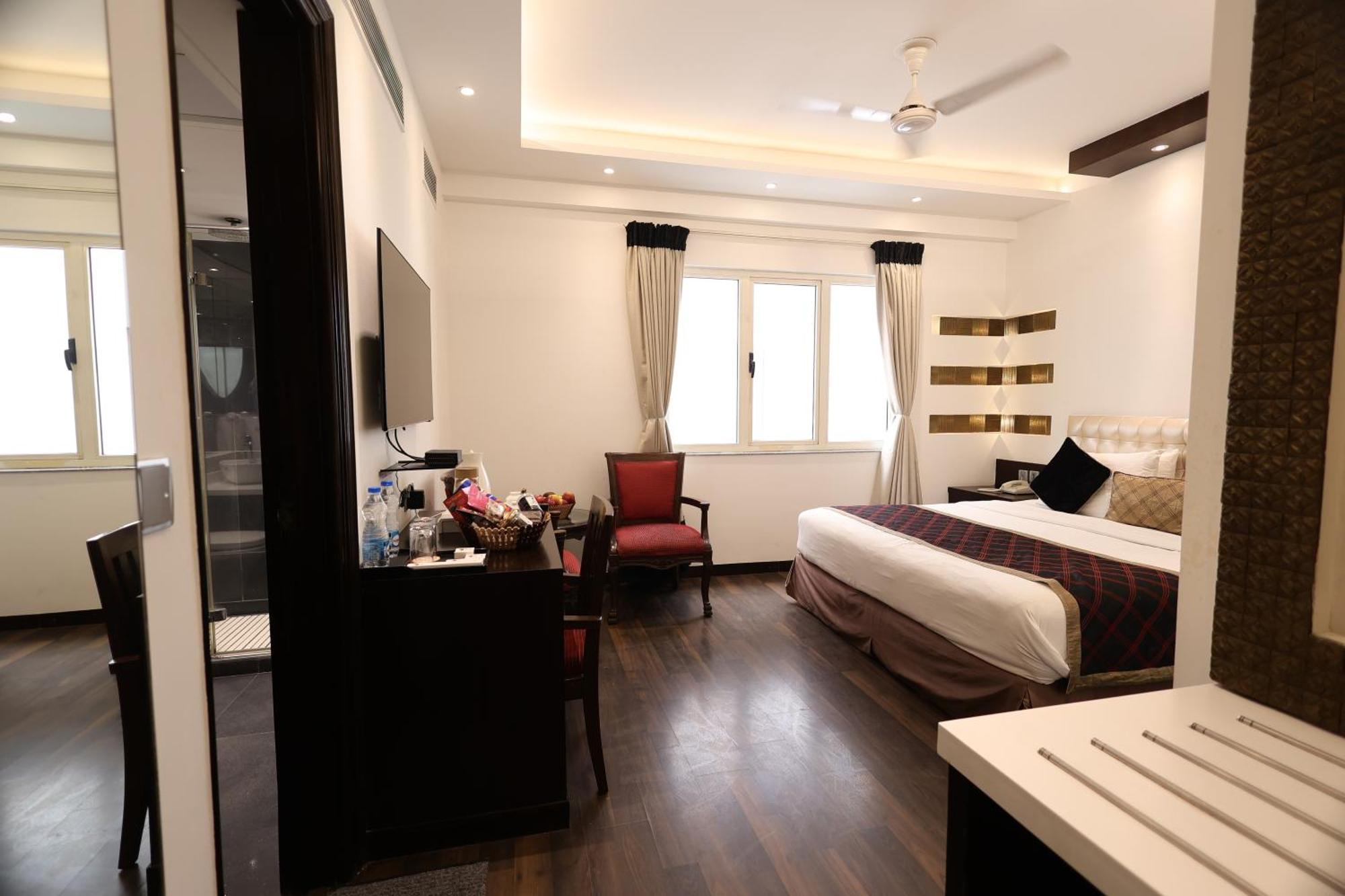 Hotel Grand Godwin Near New Delhi Railway Stn Offers Free Airport Pick-Up Hotel 4*