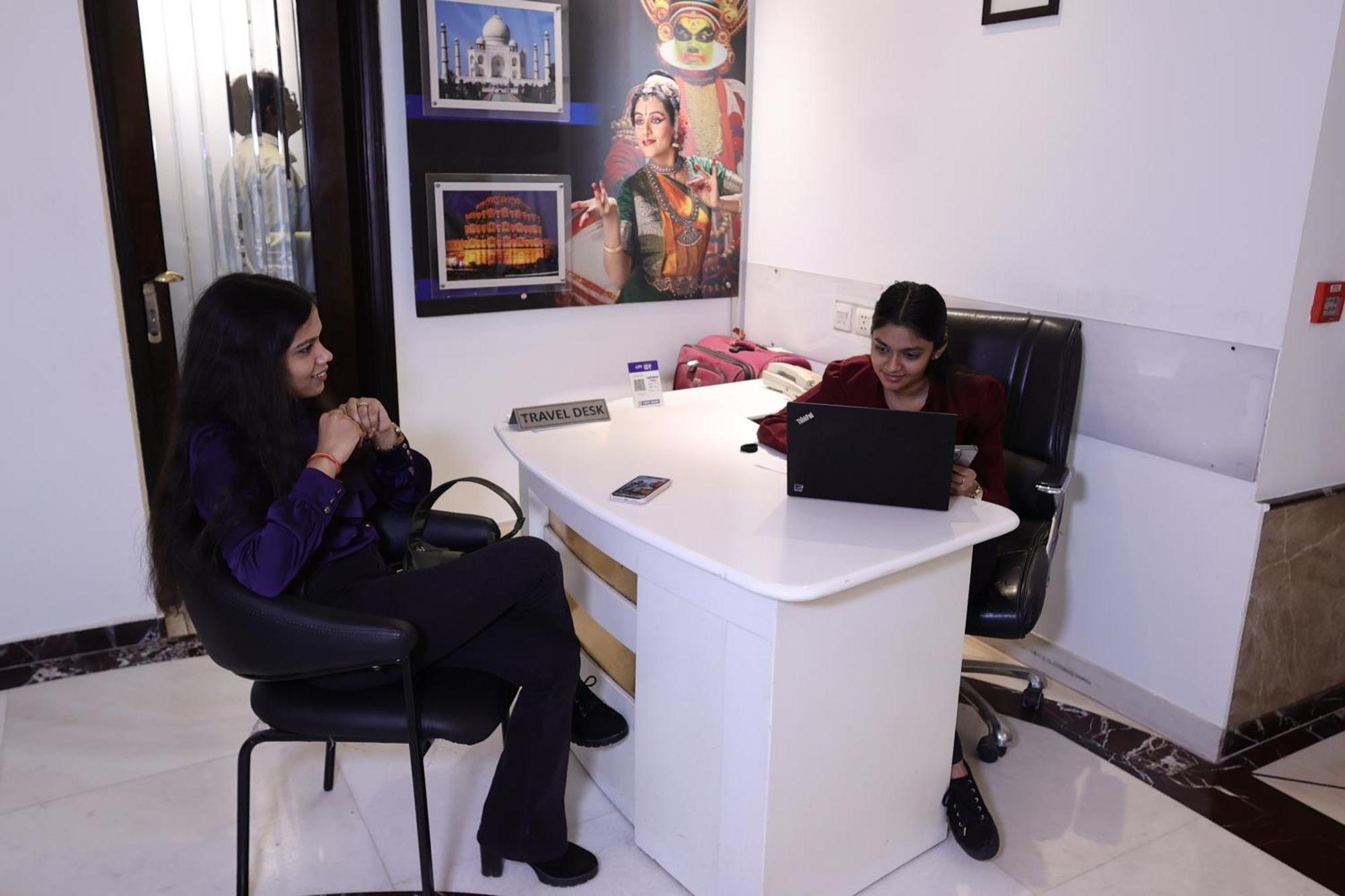 Hotel Hotel Grand Godwin Near New Delhi Railway Stn Offers Free Airport Pick-Up 4*