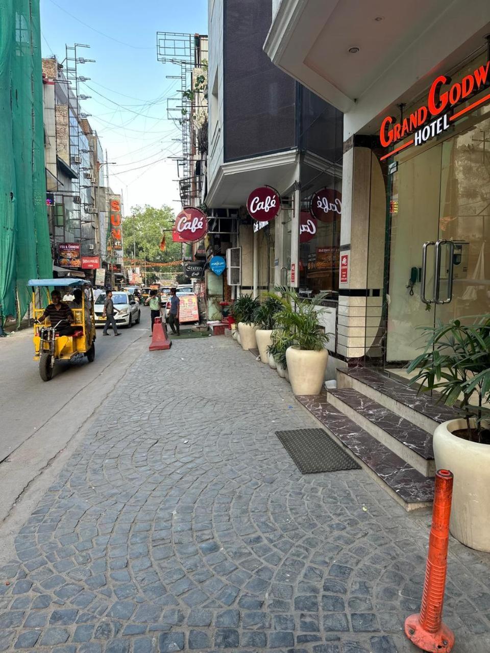 Hotel Grand Godwin Near New Delhi Railway Stn Offers Free Airport Pick-Up