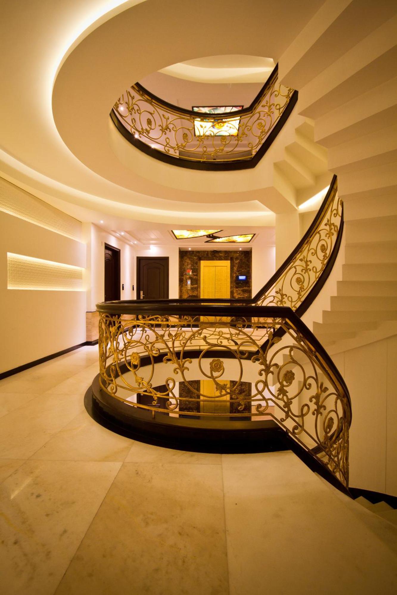 Hotel Grand Godwin Near New Delhi Railway Stn Offers Free Airport Pick-Up New Delhi
