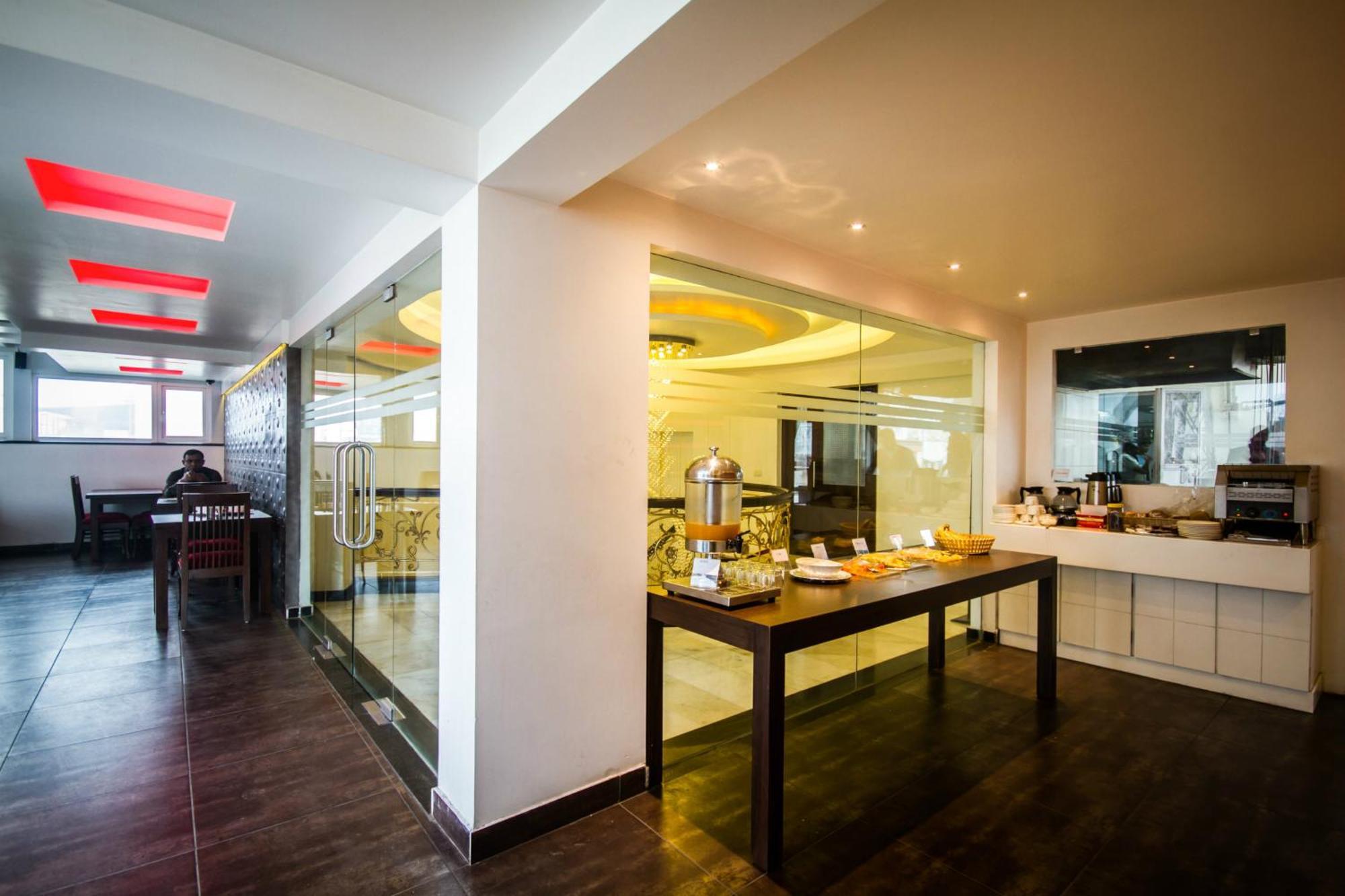 Hotel Hotel Grand Godwin Near New Delhi Railway Stn Offers Free Airport Pick-Up