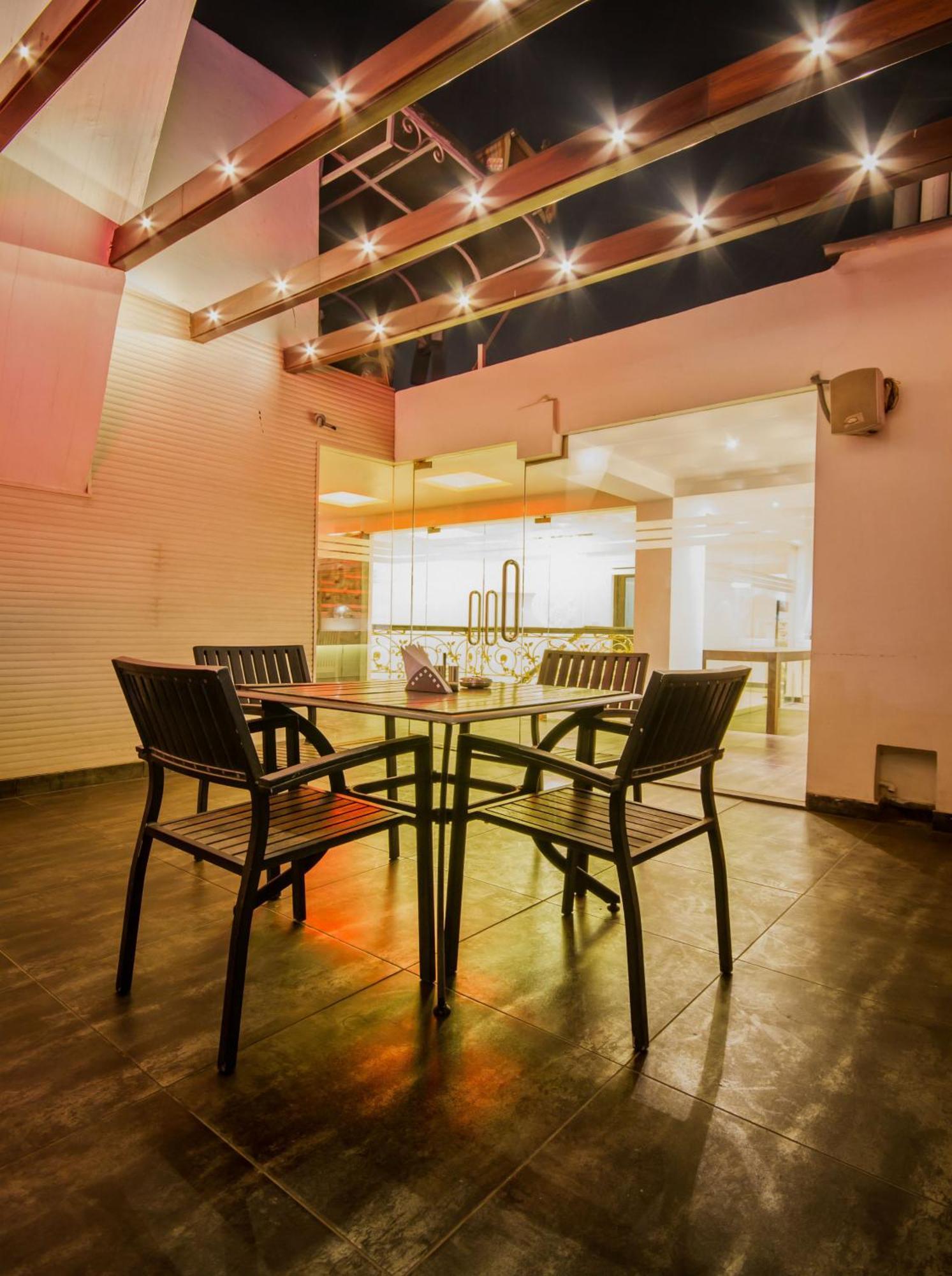 Hotel Hotel Grand Godwin Near New Delhi Railway Stn Offers Free Airport Pick-Up 4*