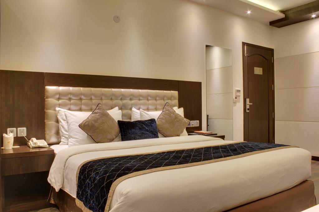 Hotel Hotel Grand Godwin Near New Delhi Railway Stn Offers Free Airport Pick-Up New Delhi