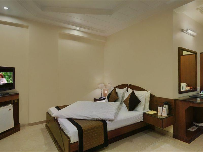 Hotel Hotel Grand Godwin Near New Delhi Railway Stn Offers Free Airport Pick-Up New Delhi