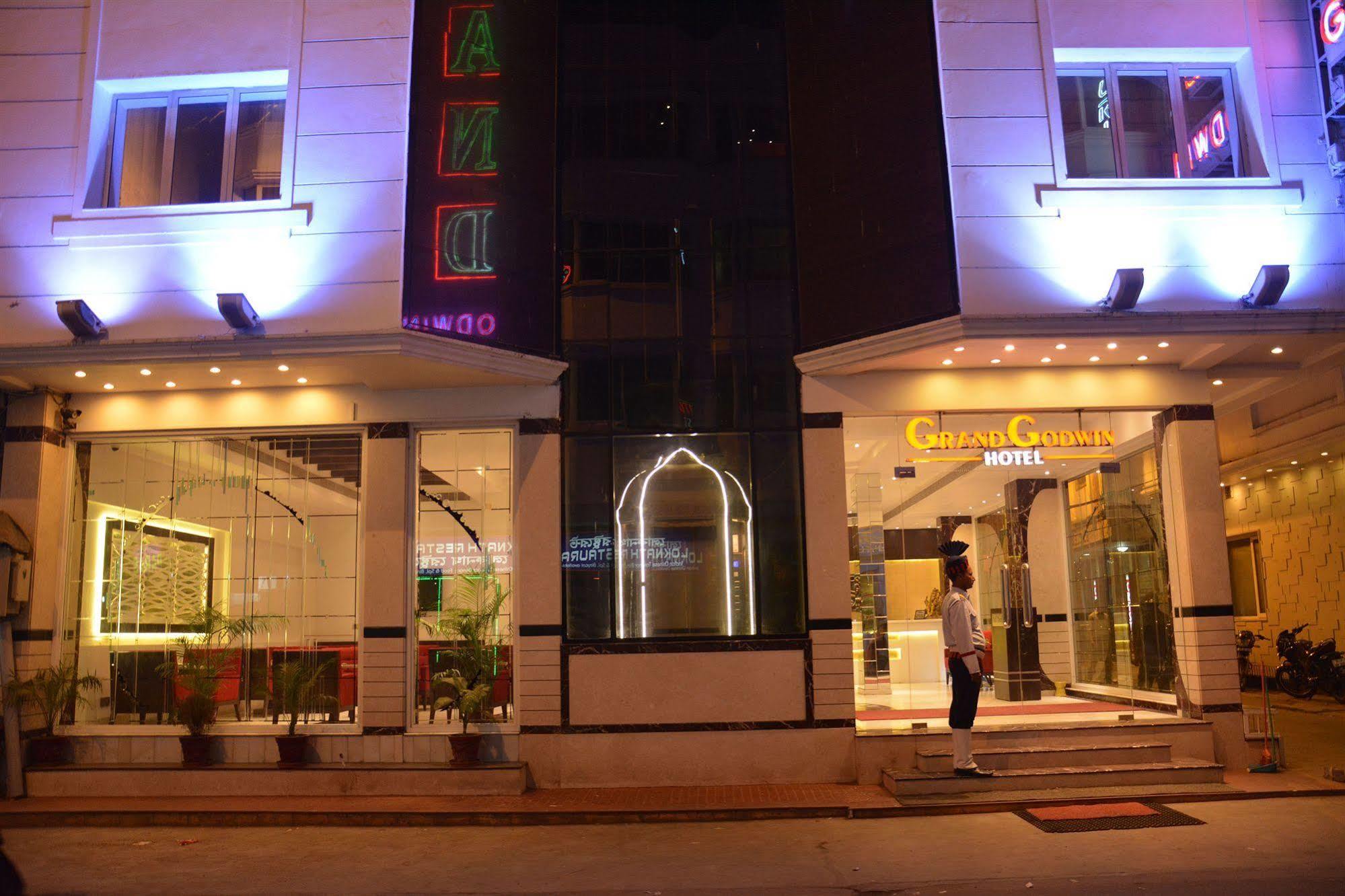 Hotel Hotel Grand Godwin Near New Delhi Railway Stn Offers Free Airport Pick-Up