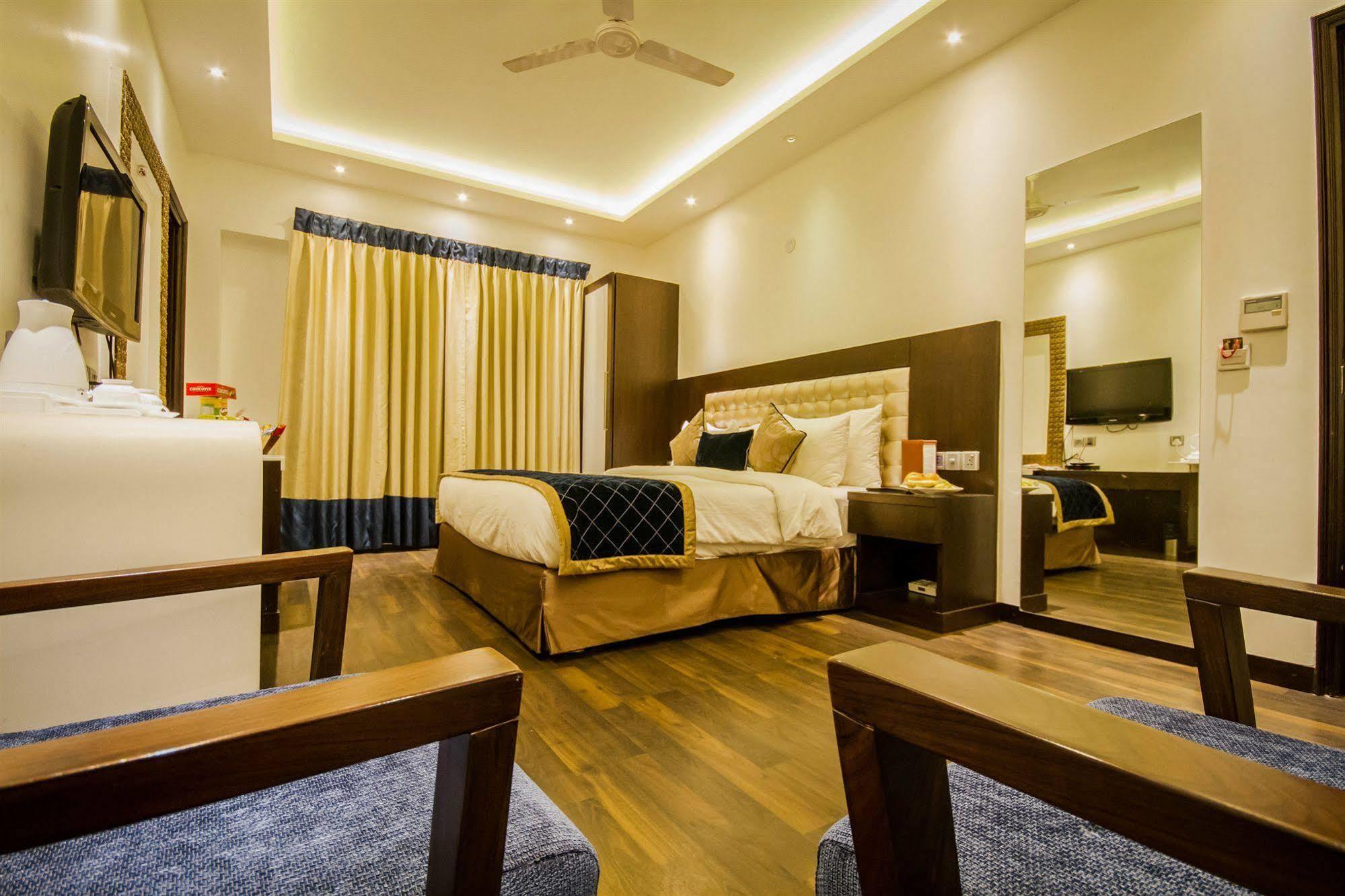 Hotel Grand Godwin Near New Delhi Railway Stn Offers Free Airport Pick-Up Hotel New Delhi