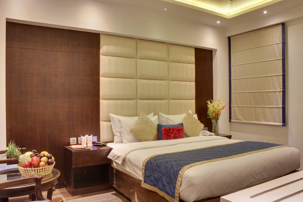Hotel Hotel Grand Godwin Near New Delhi Railway Stn Offers Free Airport Pick-Up 4*
